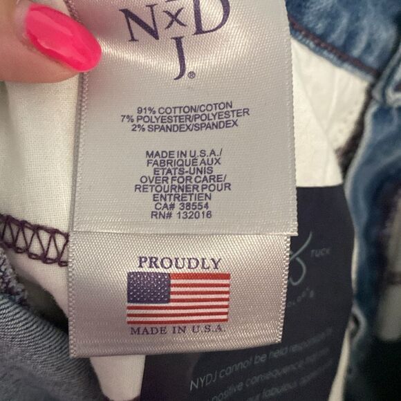 NWT- NYDJ- skinny slimming jeans with Ombre hem- Size 6 - Picture 10 of 11